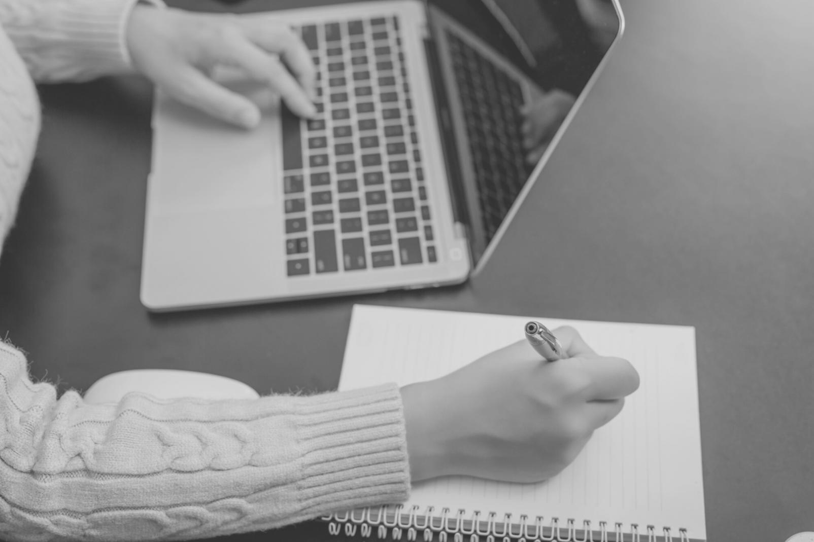 Organisation des dépenses professionnelles avec catégories et priorités